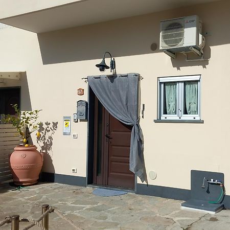 Casa Bianca Apartment Marina di Massa Exterior photo