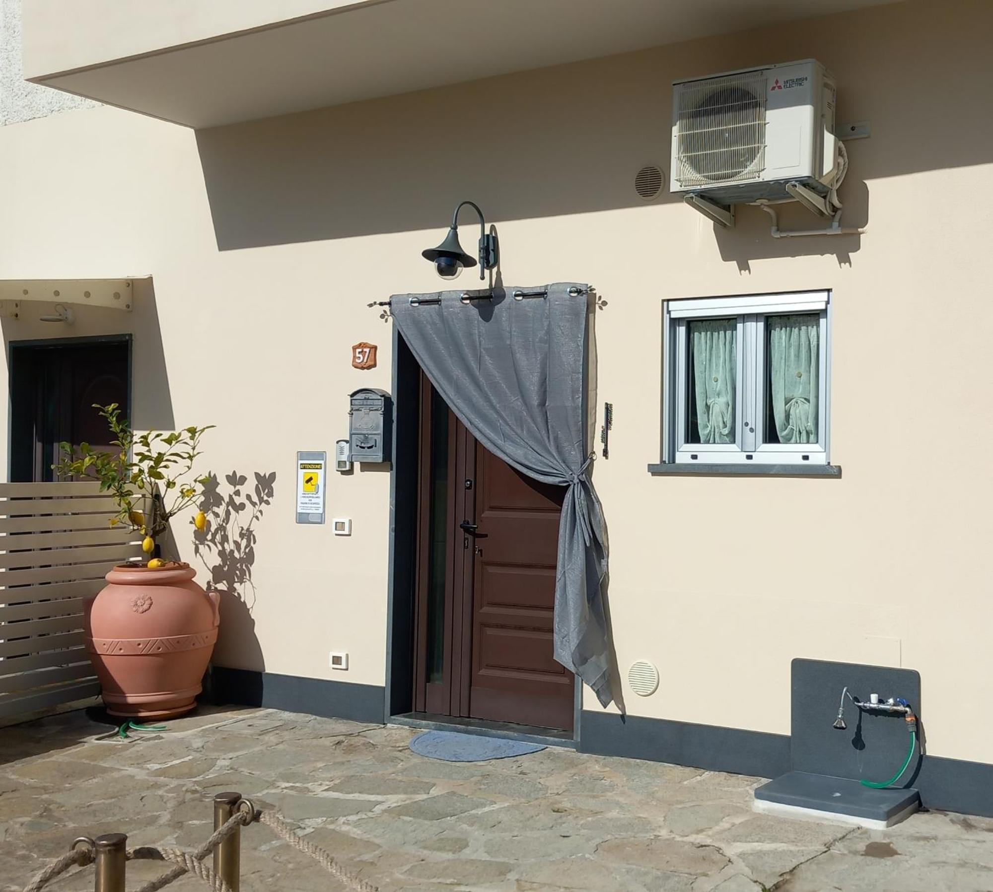 Casa Bianca Apartment Marina di Massa Exterior photo